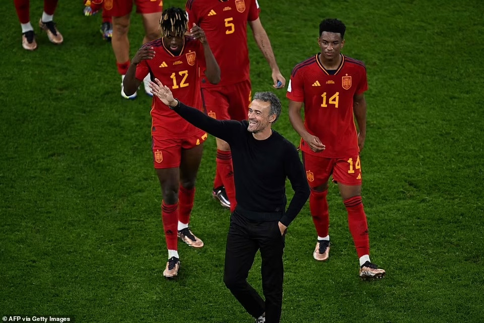 Niềm vui của Luis Enrique sau trận ra quân hoàn hảo. (Nguồn: Getty Images)