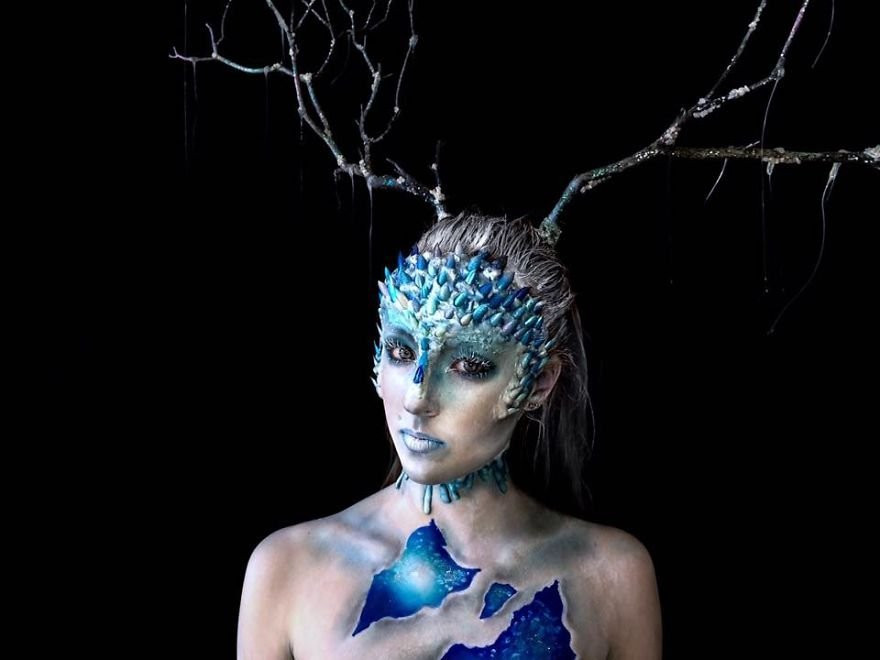 Trong khi hầu hết bạn bè đều thích trang điểm để làm đẹp, thì Lara Wirth lại tự biến mình trở nên kinh dị. (Nguồn: Sputnik)