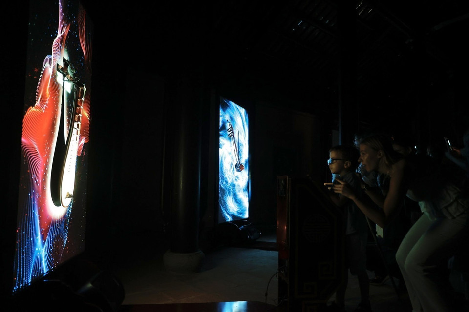 Kéo dài trong khoảng 50 phút, chương trình giới thiệu đến người dân, du khách Huế 12 tác phẩm sắp đặt âm thanh và ánh sáng, tái hiện vẻ đẹp của Thái Bình Lâu. (Ảnh: Minh Quyết/TTXVN)