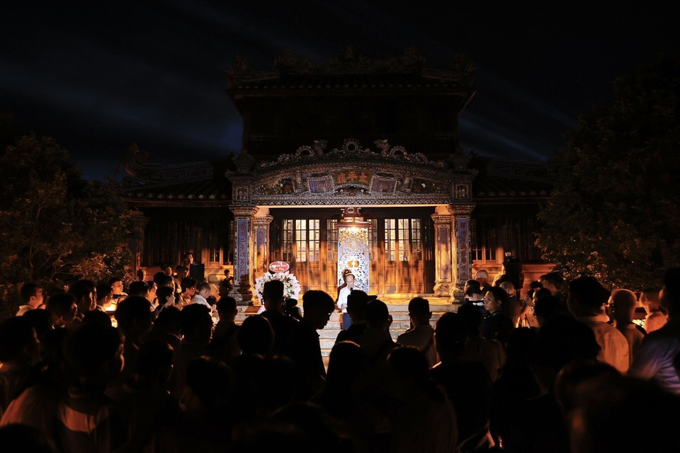 Tối 8/6, Đại sứ quán Pháp tại Việt Nam, Viện Pháp tại Việt Nam và UBND tỉnh Thừa Thiên - Huế phối hợp tổ chức Lễ hội ánh sáng tại Thái Bình Lâu - Đại nội Huế. (Ảnh: Minh Quyết/TTXVN)
