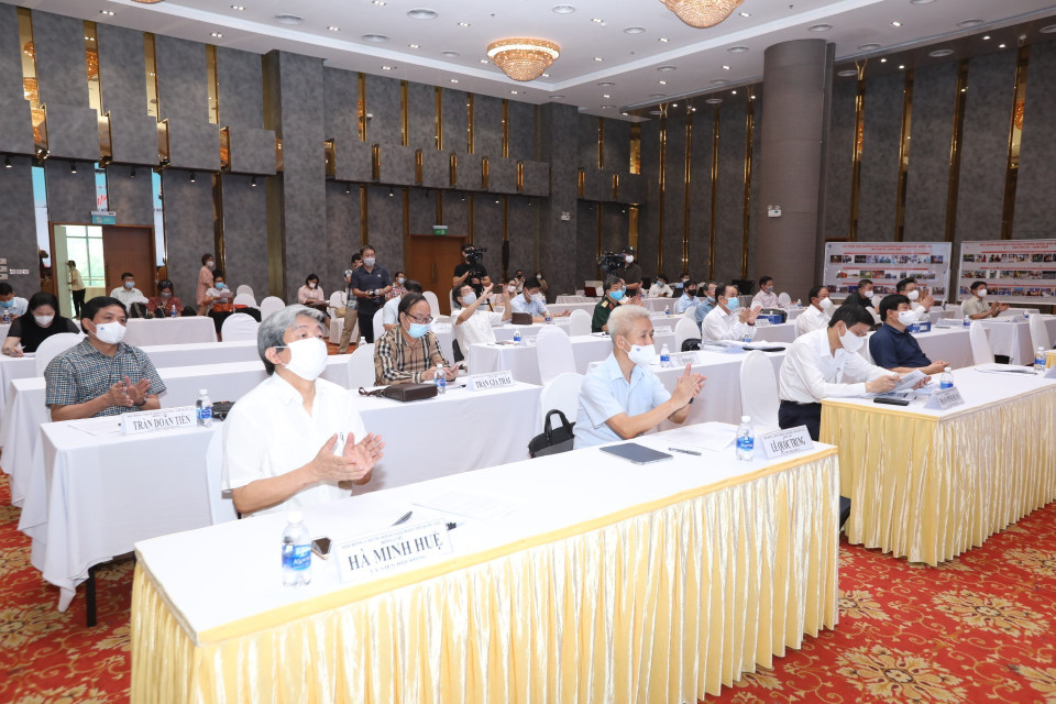 Hội đồng chung khảo. (Ảnh: Minh Quyết/TTXVN)