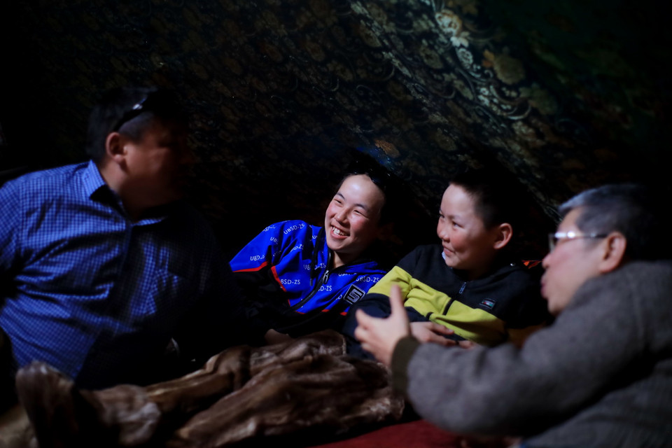 Những túp lều nhỏ là không gian sinh hoạt ấm cúng mang tính truyền thống của gia đình dân tộc Nenets. (Ảnh: Trần Hiếu/TTXVN)