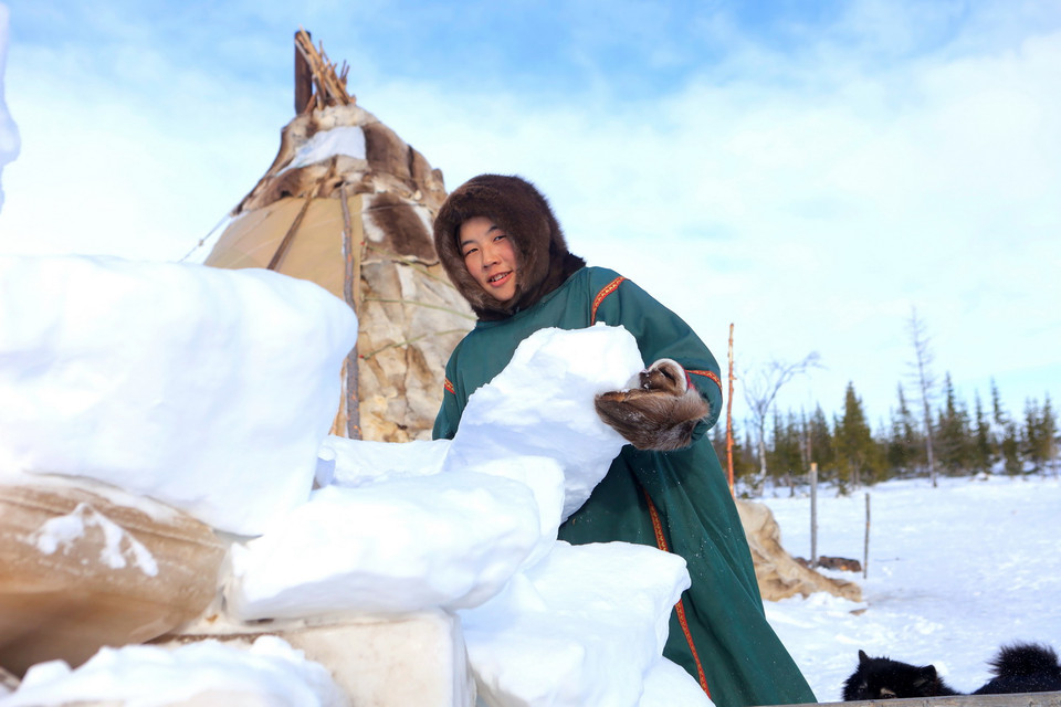 Những tảng tuyết khô và sạch được tích trữ để làm nước sinh hoạt hàng ngày của người dân du mục. (Ảnh: Trần Hiếu/TTXVN)