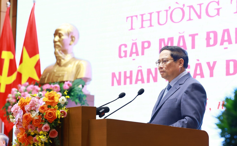 Thủ tướng Phạm Minh Chính phát biểu tại buổi gặp mặt đại diện doanh nghiệp nhân Ngày Doanh nhân Việt Nam (13/10). (Ảnh: Dương Giang/TTXVN)