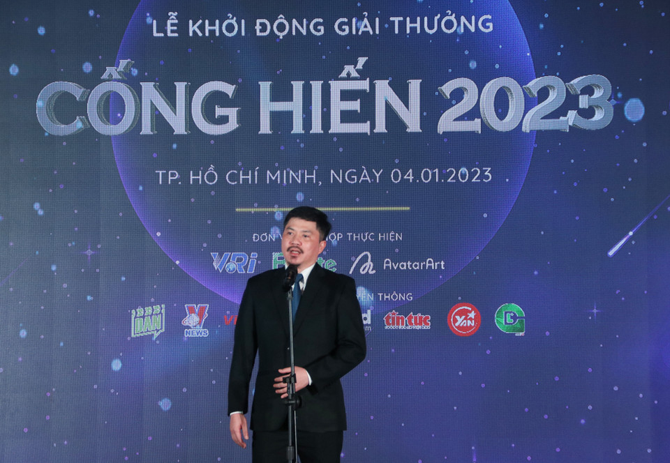 Ông Lê Xuân Thành, Tổng biên tập Báo Thể thao và Văn hóa, Trưởng ban tổ chức Giải thưởng Cống hiến 2023 phát biểu tại buổi lễ. (Ảnh: Thu Hương/TTXVN)