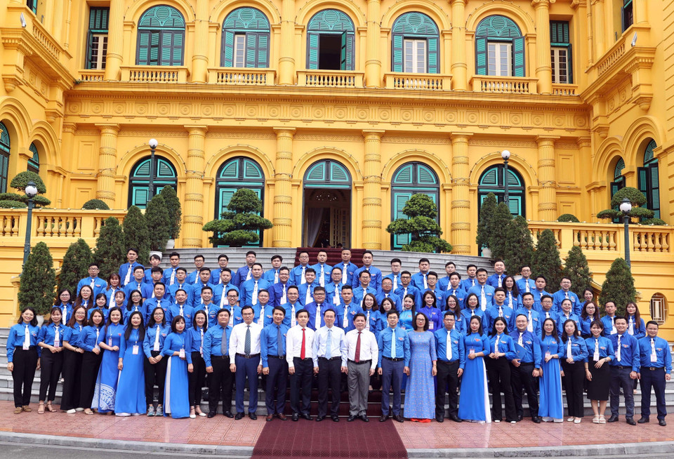 Hình ảnh Chủ tịch nước Võ Văn Thưởng chụp ảnh chung với các đại biểu. (Ảnh: Thống Nhất/TTXVN)