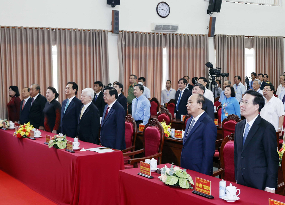 Chủ tịch nước Nguyễn Xuân Phúc và các đại biểu dự lễ kỷ niệm 110 năm Ngày sinh Chủ tịch Hội đồng Bộ trưởng Phạm Hùng. (Ảnh: Thống Nhất/TTXVN)