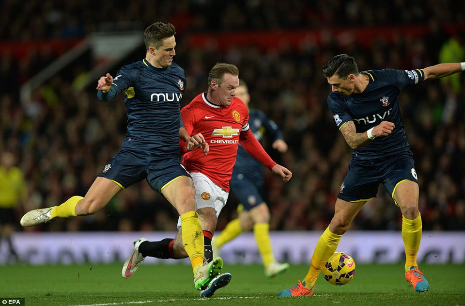 Manchester United đã tạo nên sức ép không nhỏ, với hàng tấn công như Rooney...