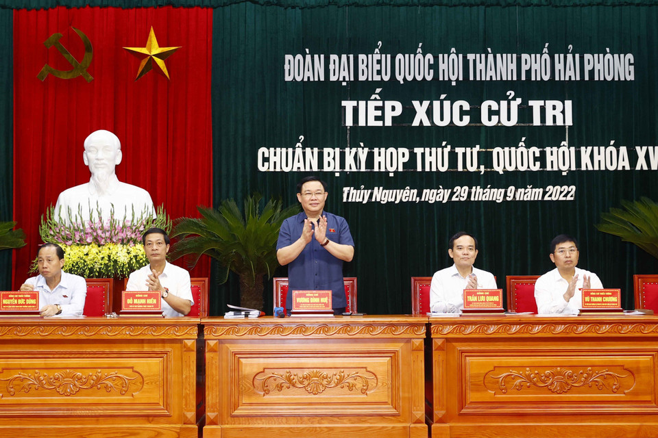 Chủ tịch Quốc hội Vương Đình Huệ tại buổi tiếp xúc cử tri. (Ảnh: Doãn Tấn/TTXVN)