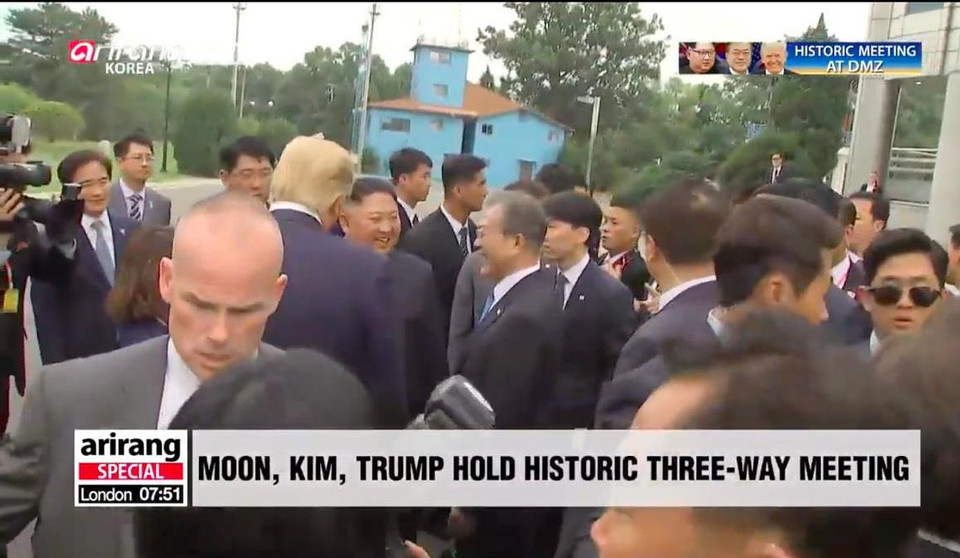 Tổng thống Mỹ Donald Trump, Tổng thống Hàn Quốc Mooon Jae-in và Nhà lãnh đạo Triều Tiên Kim Jong-un. (Nguồn: Ariang)