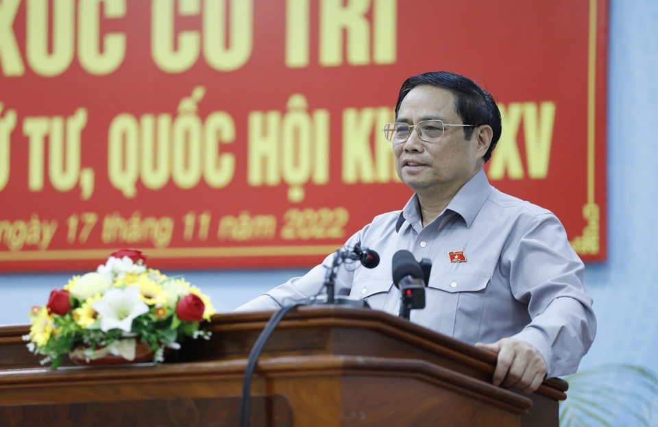Thủ tướng Phạm Minh Chính phát biểu tại buổi tiếp xúc cử tri thành phố Cần Thơ. (Ảnh: Dương Giang/TTXVN)
