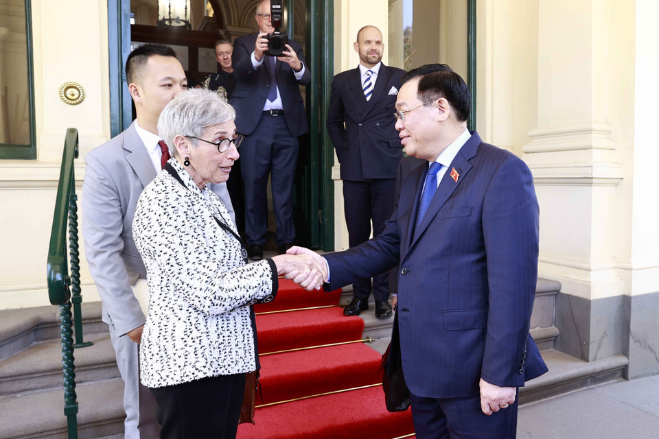 Trong chương trình thăm chính thức Australia, sáng 2/12, tại thành phố Melbourne, Chủ tịch Quốc hội Vương Đình Huệ gặp bà Linda Dessau, Thống đốc bang Victoria. (Ảnh: Doãn Tấn/TTXVN)