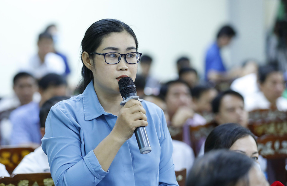 Bà Nguyễn Thị Phượng, cử tri quận Ninh Kiều phát biểu. (Ảnh: Dương Giang/TTXVN)