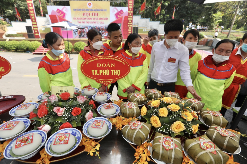 Sản phẩm bánh chưng, bánh giầy của thị xã Phú Thọ. (Ảnh: Minh Quyết/TTXVN)