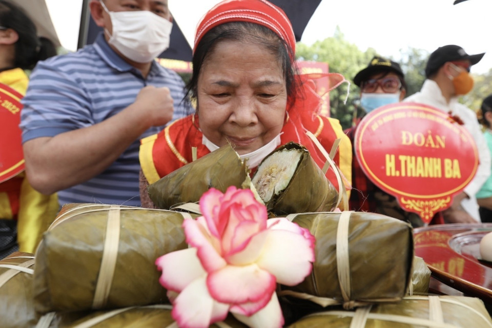 Sản phẩm bánh chưng dự thi của huyện Thanh Ba khi hoàn thiện. (Ảnh: Minh Quyết/TTXVN)