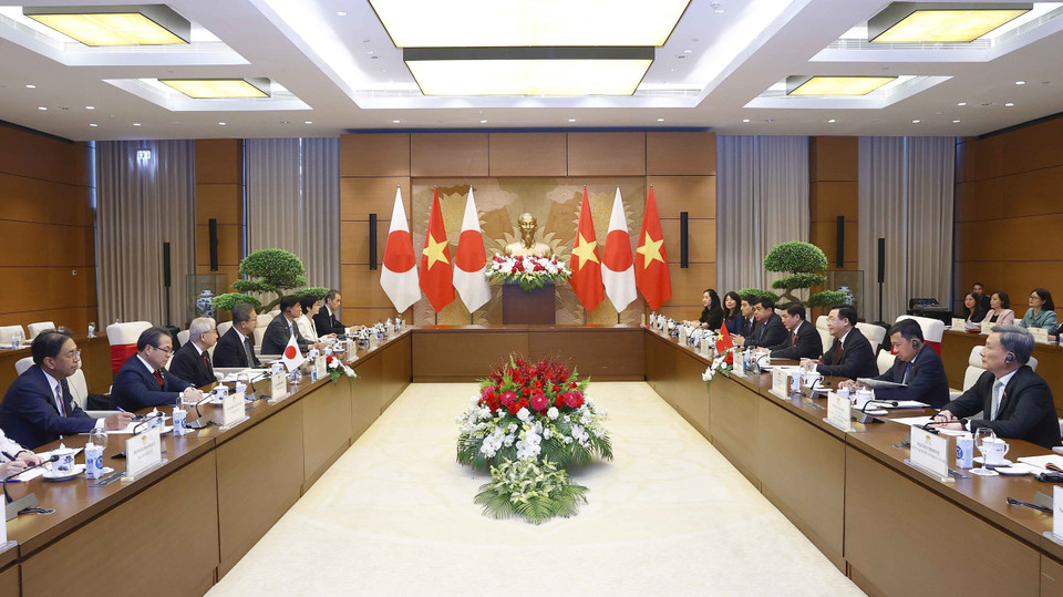 Chủ tịch Quốc hội Vương Đình Huệ và Chủ tịch Thượng viện Nhật Bản Otsuji Hidehisa. (Ảnh: Doãn Tấn/TTXVN)