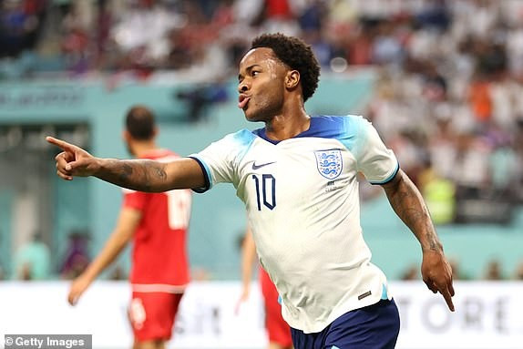 Sterling ăn mừng sau khi nâng tỷ số lên 3-0. (Nguồn: Getty Images)