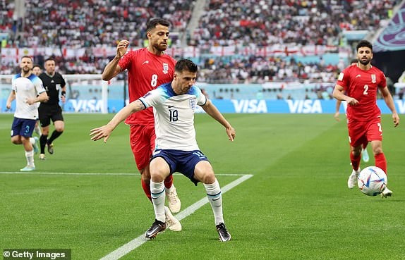 Ngay sau tiếng còi khai cuộc, tuyển Anh đã chủ động dâng cao lên phần sân của Iran. (Nguồn: Getty Images)