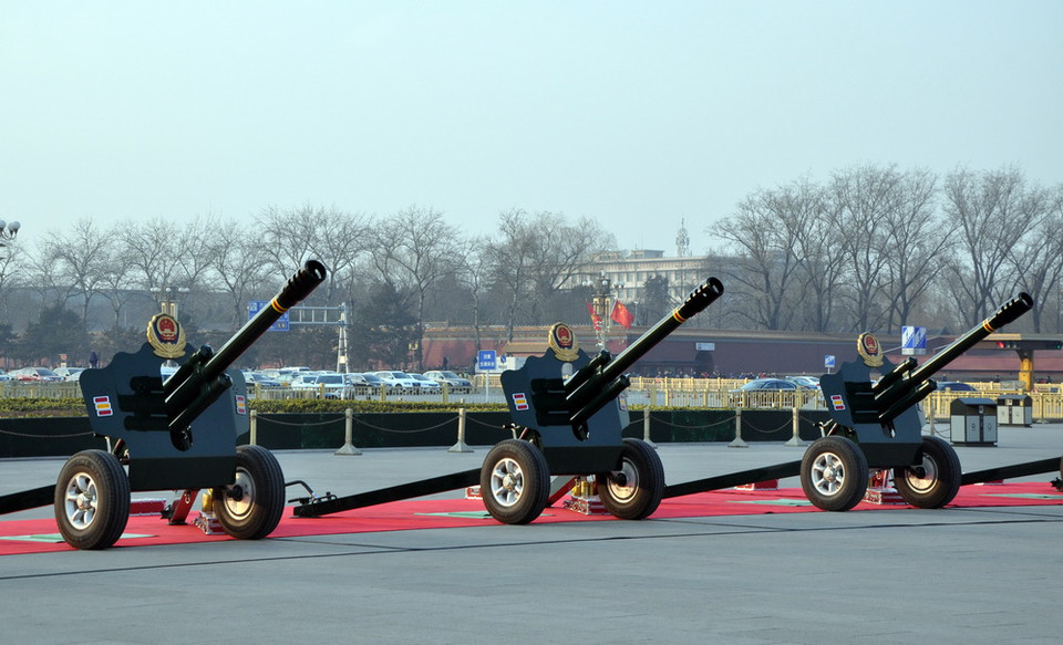 Các khẩu đại bác được sử dụng trong nghi lễ. (Ảnh: Vĩnh Hà/Vietnam+)