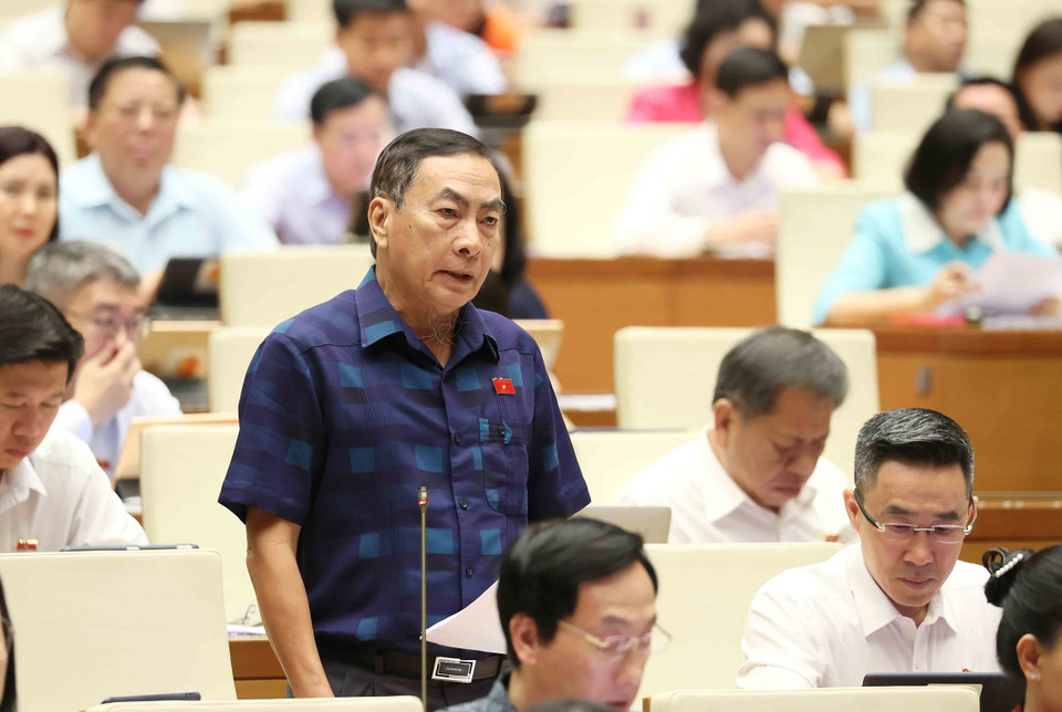 Đại biểu Quốc hội tỉnh Đồng Tháp Phạm Văn Hòa phát biểu. (Ảnh: An Đăng/TTXVN)