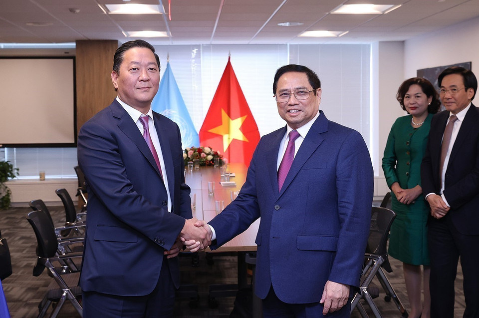  Thủ tướng Phạm Minh Chính tiếp ông Joseph Bae, Chủ tịch Quỹ đầu tư Kohlberg Kravis Roberts (KKR). (Ảnh: Dương Giang/TTXVN)