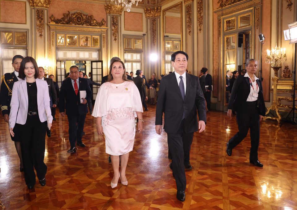 Ngay sau lễ đón chính thức, Chủ tịch nước Lương Cường và Tổng thống Peru Dina Ercilia Boluarte Zegarra tiến hành hội đàm.. (Ảnh: Lâm Khánh/TTXVN)