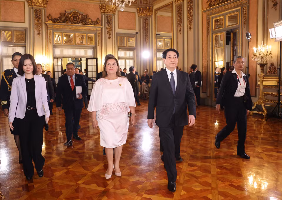 Ngay sau lễ đón chính thức, Chủ tịch nước Lương Cường và Tổng thống Peru Dina Ercilia Boluarte Zegarra tiến hành hội đàm.. (Ảnh: Lâm Khánh/TTXVN)