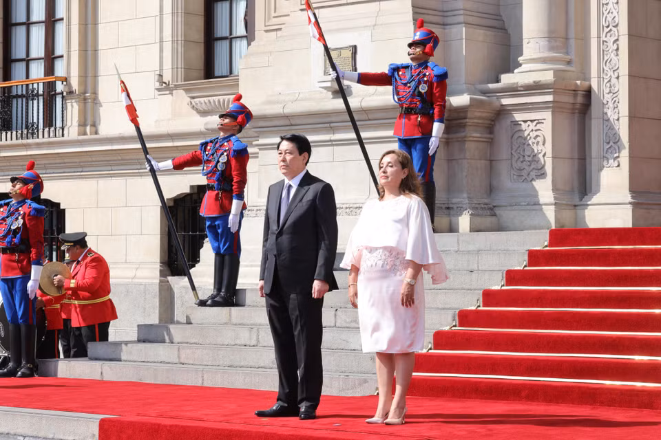 Tổng thống Peru Dina Ercilia Boluarte Zegarra chủ trì lễ đón Chủ tịch nước Lương Cường thăm chính thức Peru. (Ảnh: Lâm Khánh/TTXVN)