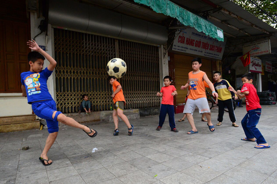Chỗ chơi cho trẻ em luôn là vấn đề "nhức nhối" ở Hà Nội. Ở góc nhìn này, tác giả Phạm Quyết Thắng đã đoạt giải Ba tại chủ đề Cuộc sống vỉa hè. (Nguồn: BTC))