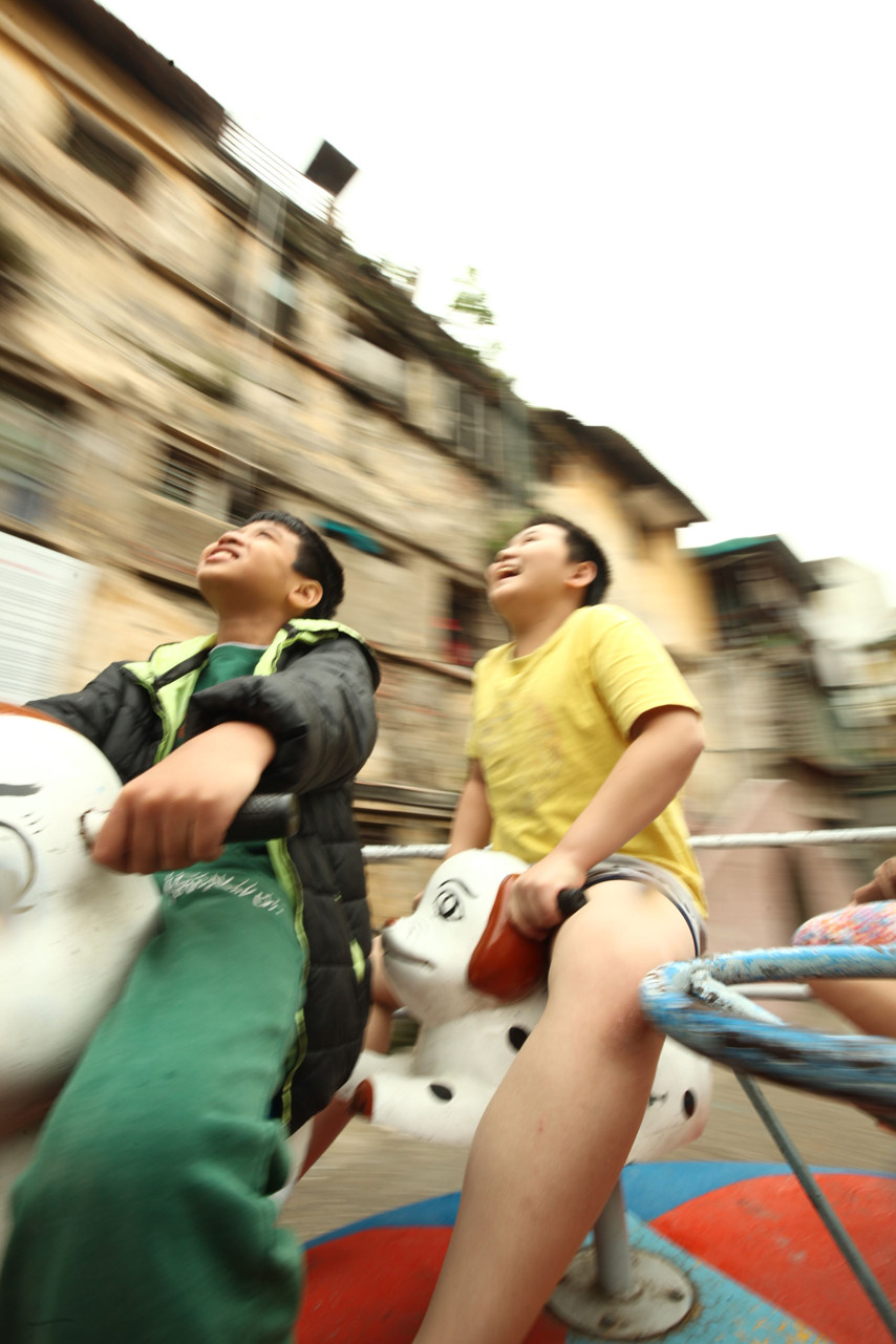 Góc chụp táo bạo của Phạm Đức Tuyên đã thuyết phục cả 3 vị giám khảo trao giải Nhất cho anh ở chủ đề Nụ cười Hà Nội. (Nguồn: BTC)