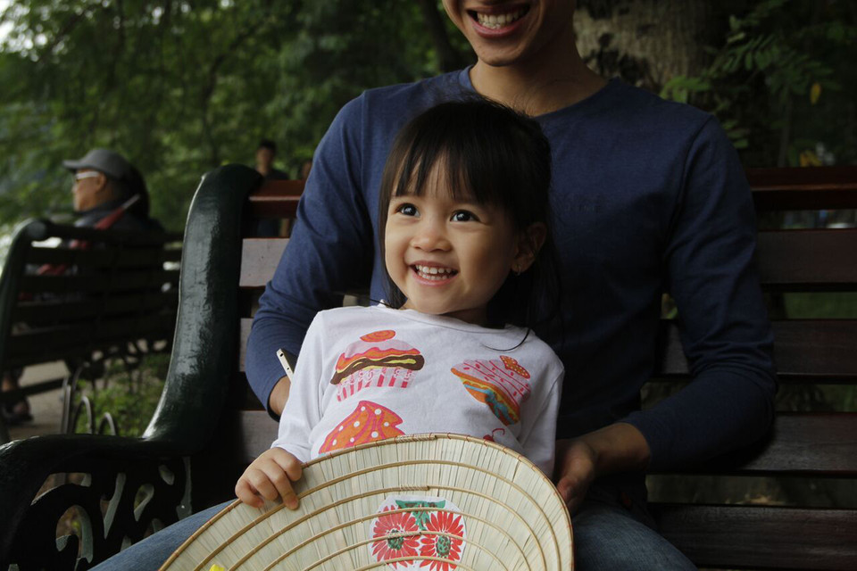 Tác giả Đặng Ngọc Chung với tác phẩm đứng vị trí thứ hai tại chủ đề Nụ cười Hà Nội. (Nguồn: BTC)