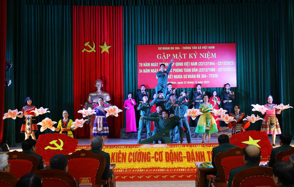 Chương trình văn nghệ chào mừng. (Ảnh: An Đăng/TTXVN)