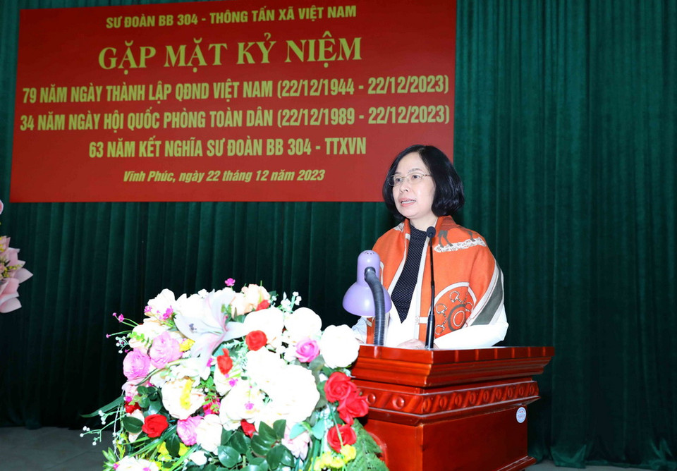 Bà Vũ Việt Trang, Ủy viên Ban Chấp hành Đảng bộ Khối các cơ quan Trung ương, Bí thư Đảng ủy, Tổng Giám đốc TTXVN phát biểu. (Ảnh: An Đăng/TTXVN)