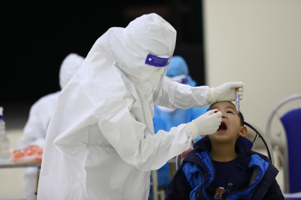 Người dân của 3 phường lân cận phường Quan Hoa sẽ được lấy mẫu tại đây. (Ảnh: Huy Hùng/TTXVN)