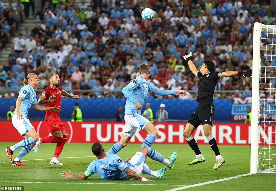 Bị dẫn trước, Man City vùng lên mạnh mẽ và những nỗ lực của họ cũng đã được đền đáp. (Nguồn: Reuters)