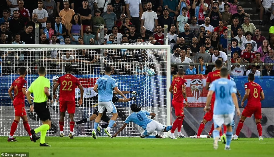 ...và luôn đặt nhà vô địch Europa League đối mặt nguy cơ bị ghi bàn. (Nguồn: Getty Images)