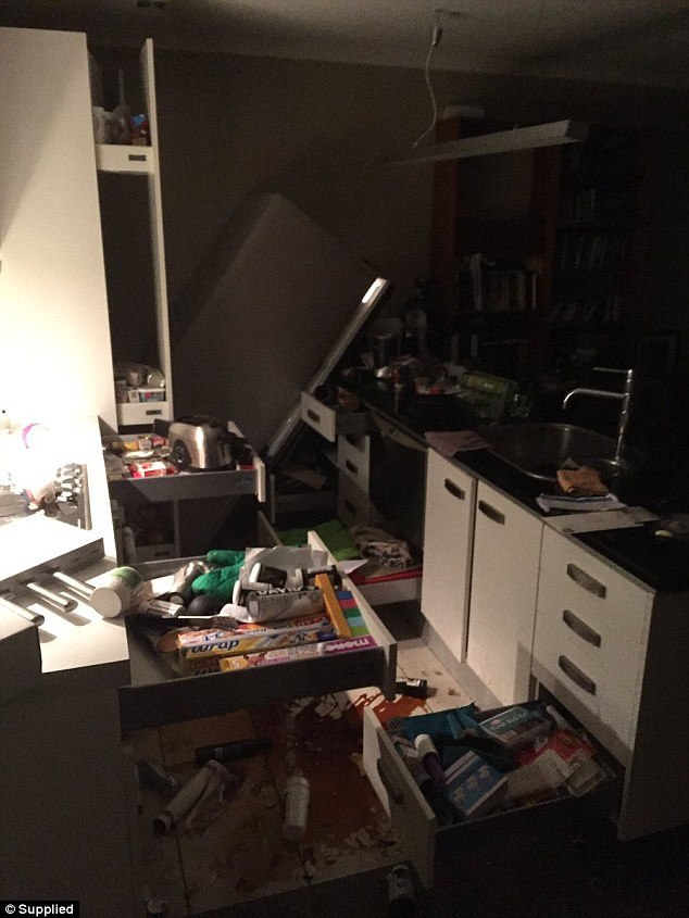 Người dân được khuyến cáo di tản lên những vùng đất cao. (Nguồn: Daily Mail)