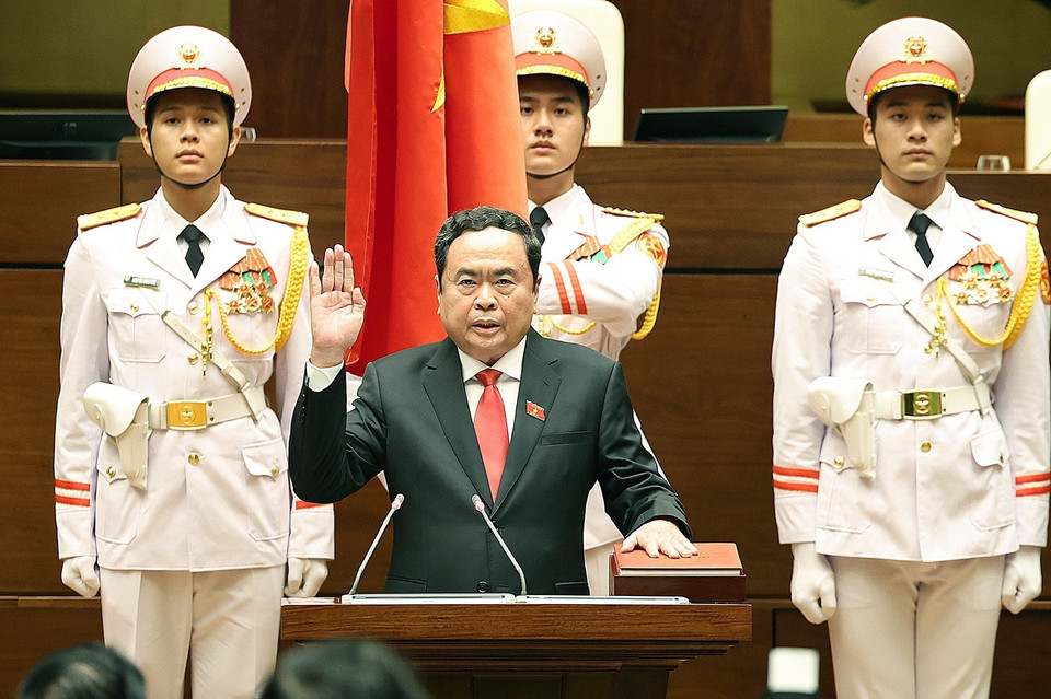 Chủ tịch Quốc hội Trần Thanh Mẫn tuyên thệ. (Ảnh: TTXVN)