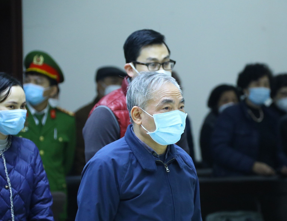 Bị cáo Nguyễn Ngọc Hiền, cựu Phó Giám đốc Bệnh viện Bạch Mai tại phiên tòa. (Ảnh: Văn Điệp/TTXVN)