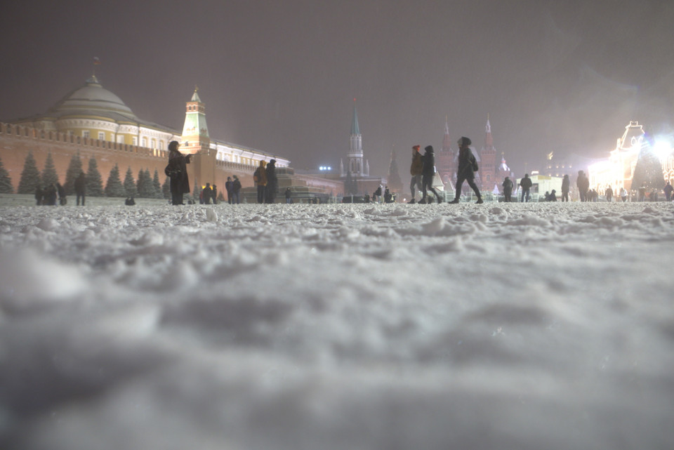 Lớp tuyết dầy và xốp phủ kín sân Quảng trường Đỏ ở thủ đô Moskva. (Ảnh: Trần Hiếu/Vietnam+)