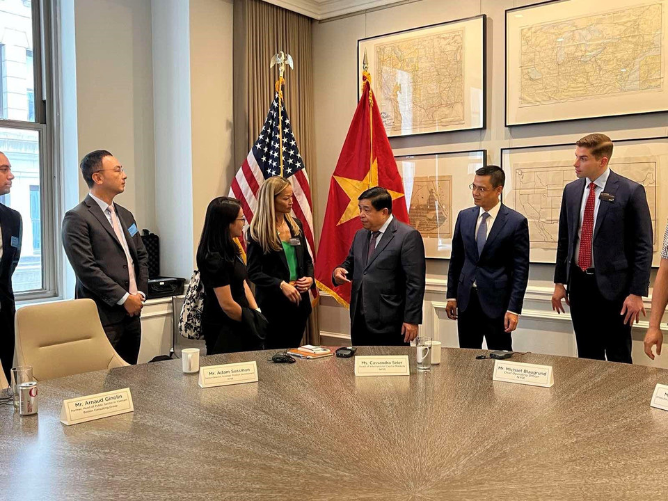 Đại diện Sở giao dịch chứng khoán New York lưu ý Việt Nam cần phải có hệ thống thuế, ngân hàng, khuôn khổ pháp lý liên quan minh bạch, thuận lợi cho nhà đầu tư. (Ảnh: CTV/Vietnam+)