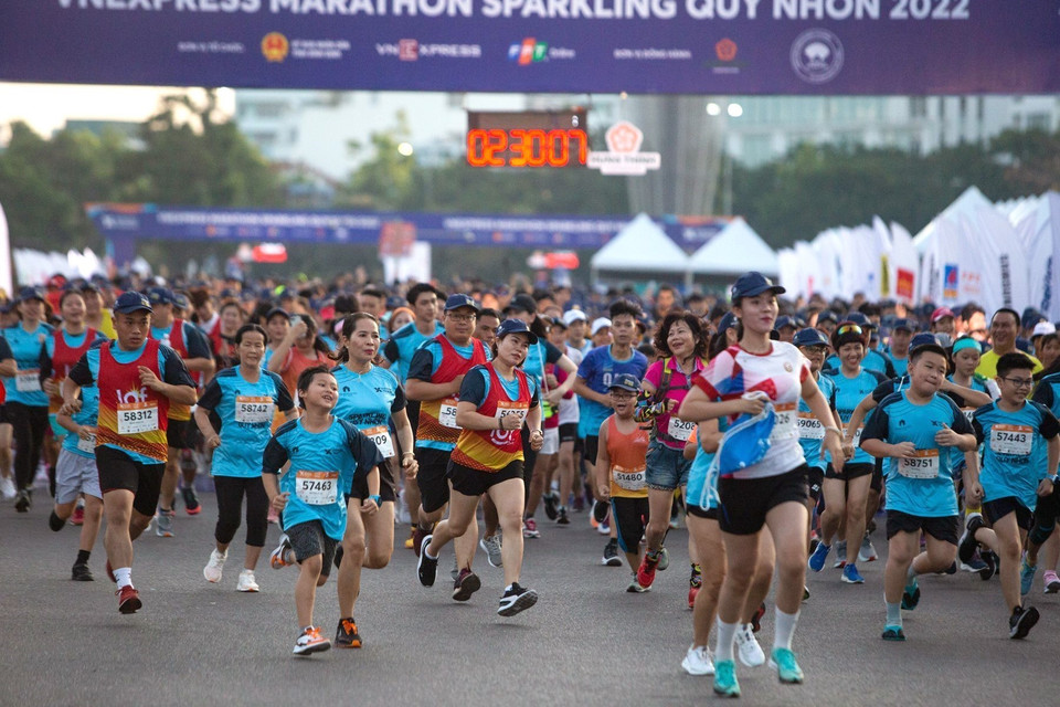 Giải chạy VnExpress Marathon Quy Nhơn năm 2022 do Báo Điện tử VnExpress phối hợp với UBND tỉnh Bình Định tổ chức. (Ảnh: Nguyên Linh/TTXVN)