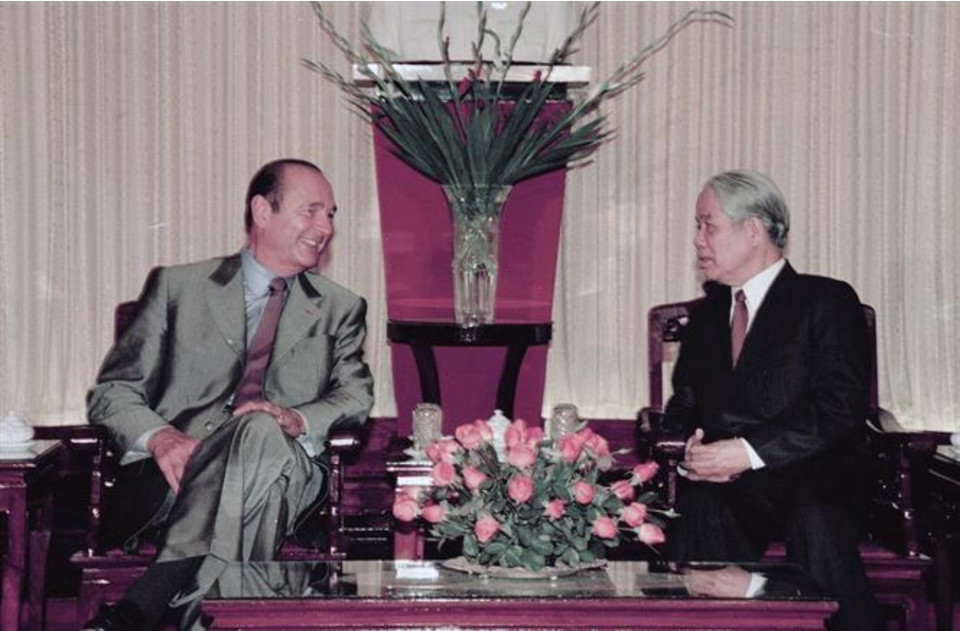 Ngày 12/11/1997, tại Văn phòng Trung ương Đảng, Tổng Bí thư Đỗ Mười tiếp Tổng thống Pháp Jacques Chirac thăm chính thức Việt Nam và dự Hội nghị Thượng đỉnh Cộng đồng Pháp ngữ lần thứ 7 tại Hà Nội. (Ảnh: Nguyễn Khang/TTXVN)