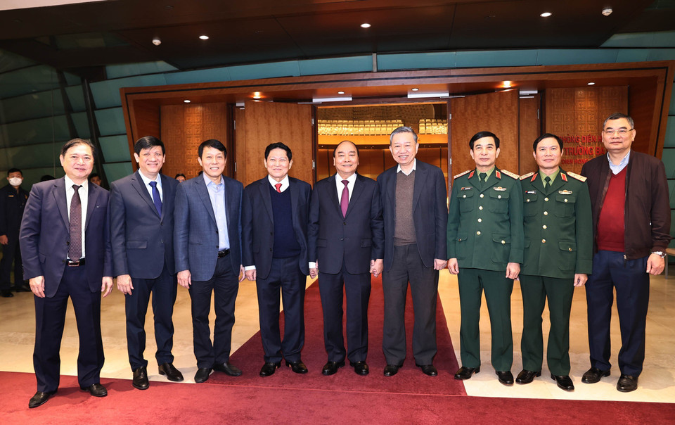  Thủ tướng Nguyễn Xuân Phúc với các đại biểu. (Ảnh: Trọng Đức/TTXVN)