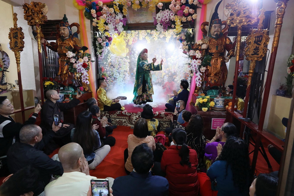 Quang cảnh khai mạc Liên hoan diễn xướng Chầu văn tỉnh Lạng Sơn mở rộng năm 2024. (Ảnh: Anh Tuấn/TTXVN)