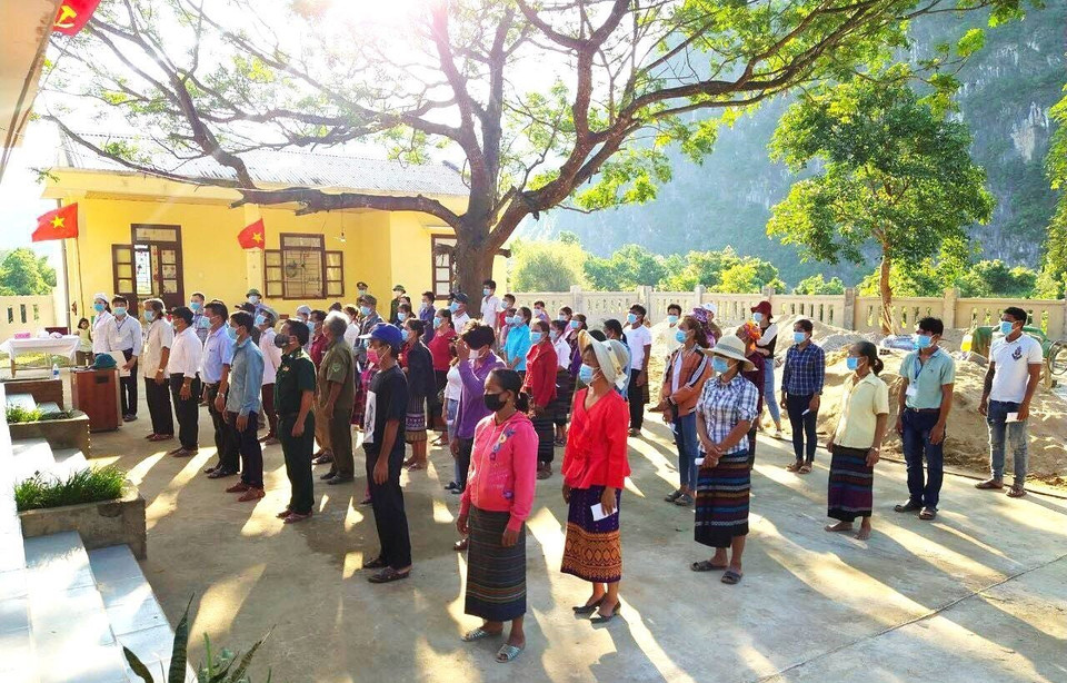 Bầu cử sớm ở khu vực biên giới, miền núi tỉnh Quảng Bình.(Ảnh: TTXVN phát)