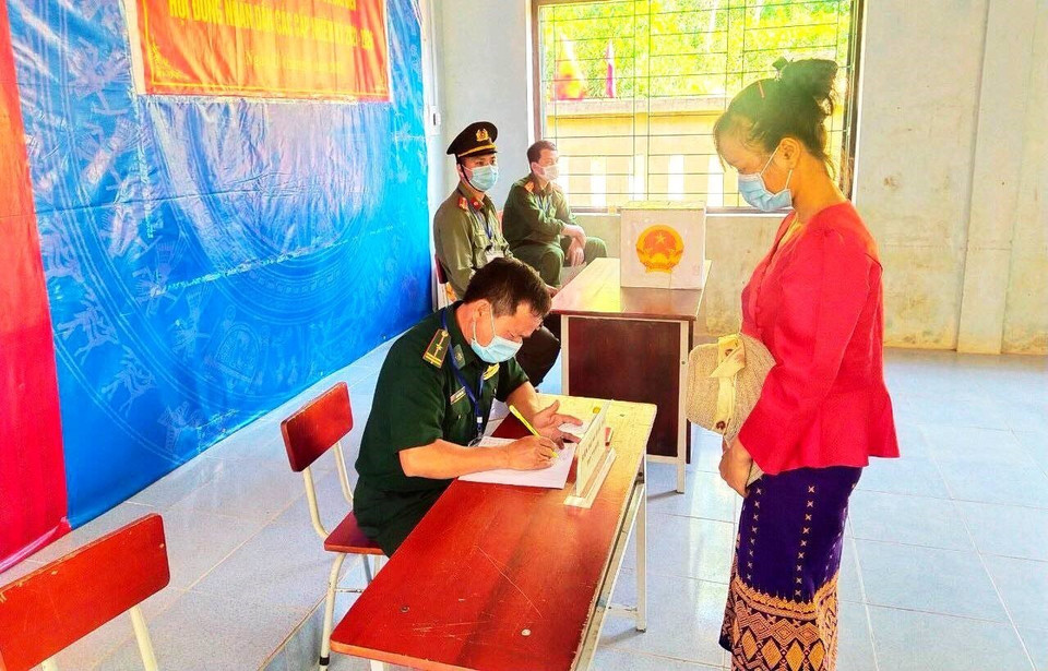 Bầu cử sớm ở khu vực biên giới, miền núi tỉnh Quảng Bình.(Ảnh: TTXVN phát)