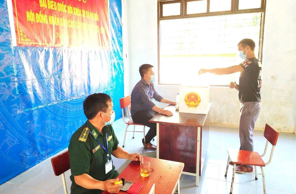 Bầu cử sớm ở khu vực biên giới, miền núi tỉnh Quảng Bình.(Ảnh: TTXVN phát)