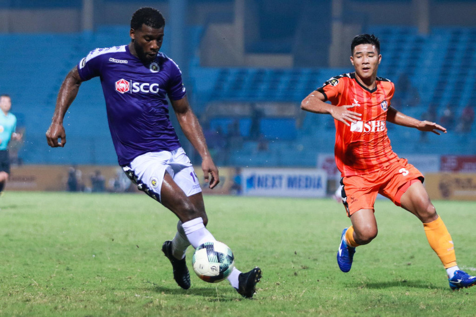 Chiến thắng giúp Hà Nội FC (21 điểm) tiếp tục bám đuổi Thành phố Hồ Chí Minh với 2 điểm ít hơn. Còn thất bại khiến SHB Đà Nẵng xếp thứ 9 với vỏn vẹn 12 điểm. (Ảnh: Nguyên An/Vietnam+)