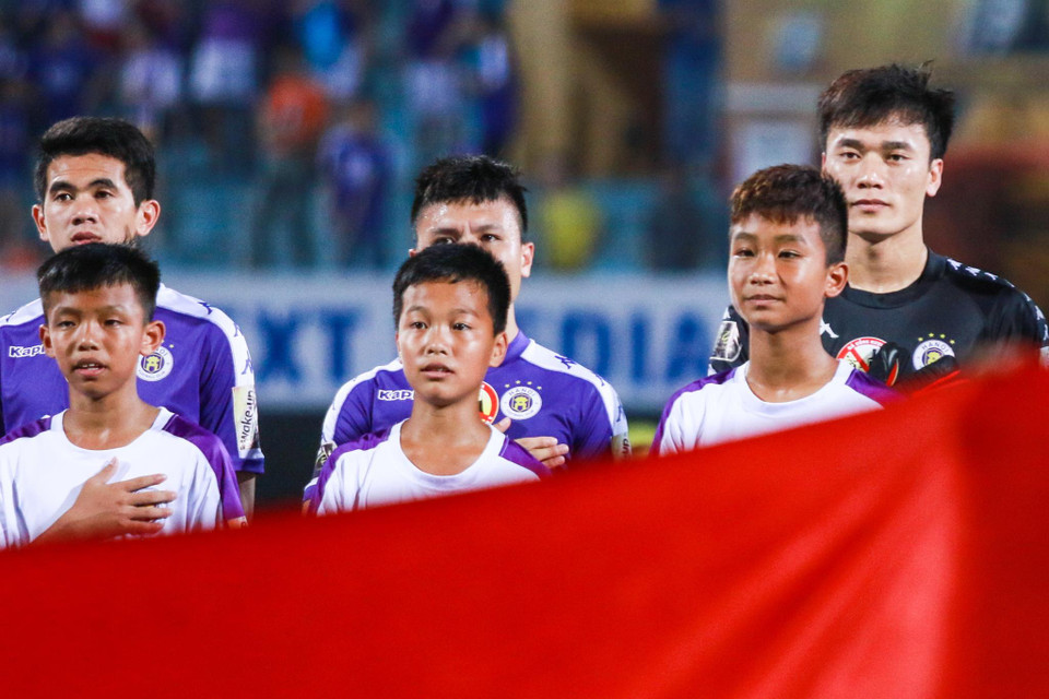 Thủ môn Bùi Tiến Dũng có lần đầu bắt chính cho Hà Nội FC ở V-League 2019 trong trận đấu với SHB Đà Nẵng trên sân nhà Hàng Đẫy. (Ảnh: Nguyên An/Vietnam+)